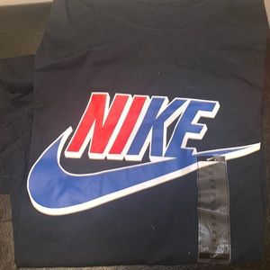 Nike black shirt sleeve shirt